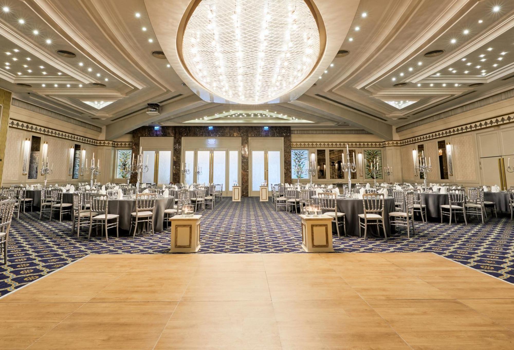 Hotel Dedeman Estambul Exterior foto The ballroom at the Crowne Plaza Hotel, Dublin Airport